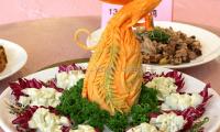 “背心+半裙（qún）”今（jīn）年夏天爆火！這樣穿時髦又減齡