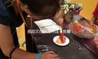 郝劭（shào）文在台灣帶（dài）娃，抱著女兒打（dǎ）遊戲（xì），給女兒剪指甲，看起來好溫順