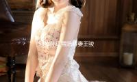54歲孫紅雷陪嬌妻王駿迪打台（tái）球（qiú）, 目光溫順, 畫麵溫馨動聽