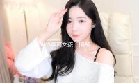 30歲華裔女孩：搞AI搞成億萬富翁，穿搭火辣，滿身LV